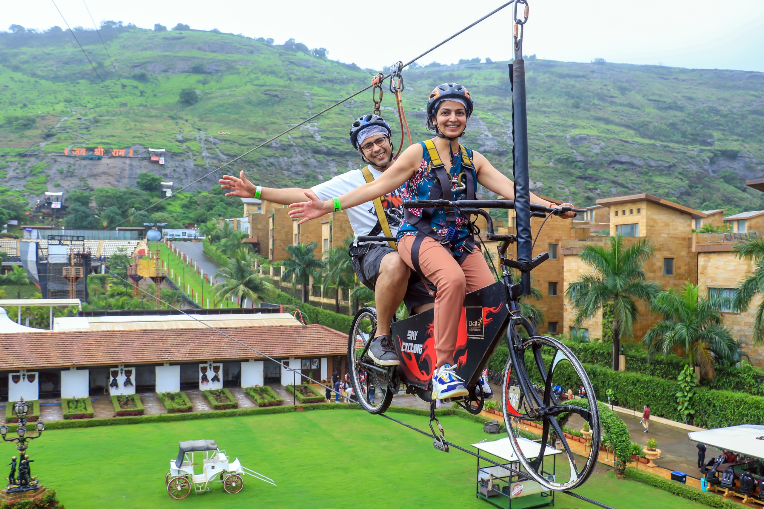 Bond over fun and frolic this friendship day at Della!