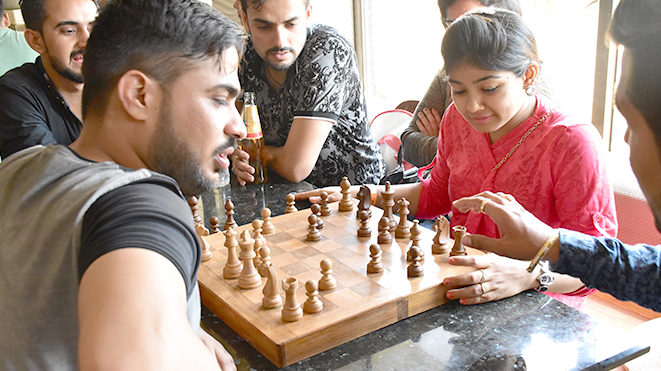  Play Chess with your friends at Della