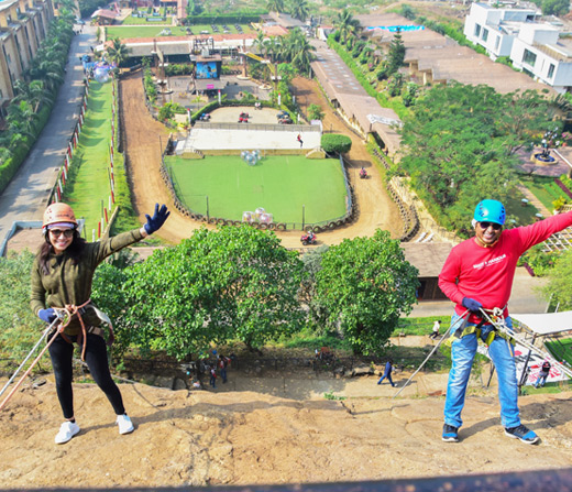 Play Rapelling at Della Adventure