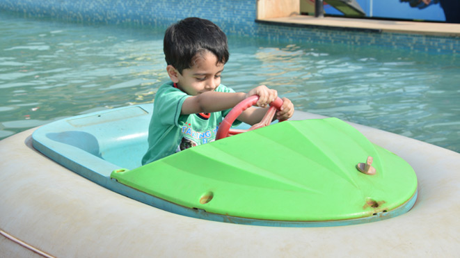 Della offers Bumper Boat for kids