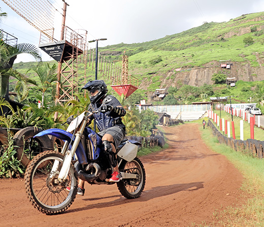 Play Motor Cross Dirt bike  at Della Adventure