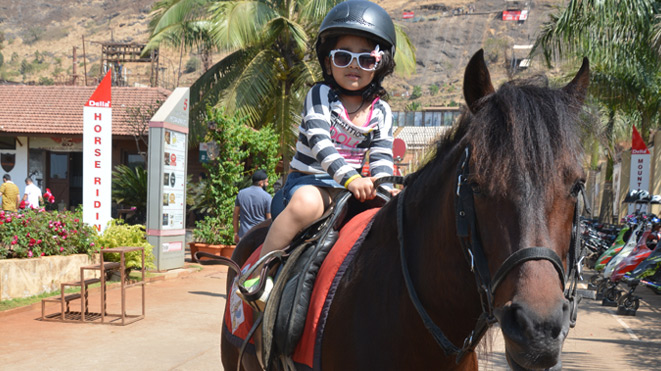 Let Your Children enjoy horse Trot at Della