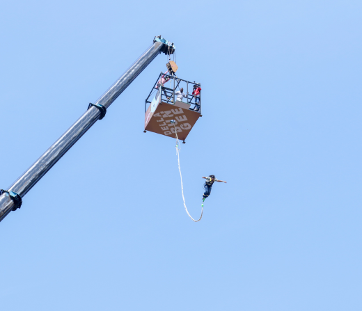 Della Bungee Jumping