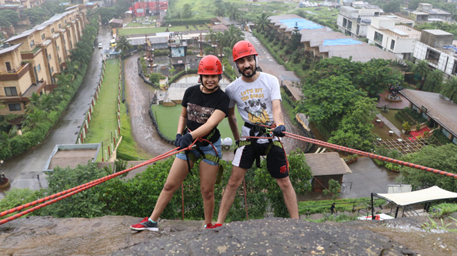 Test your mountaineering skills with Rappeling at Della