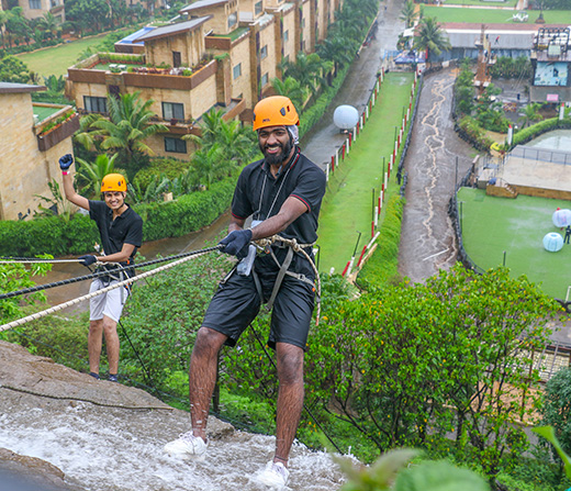 Play Rapelling at Della Adventure