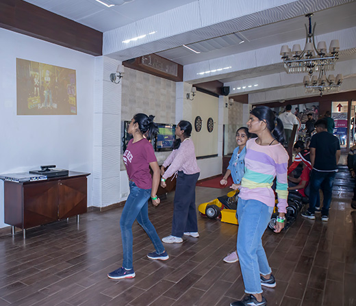 Play Virtual Dancing at Della Adventure